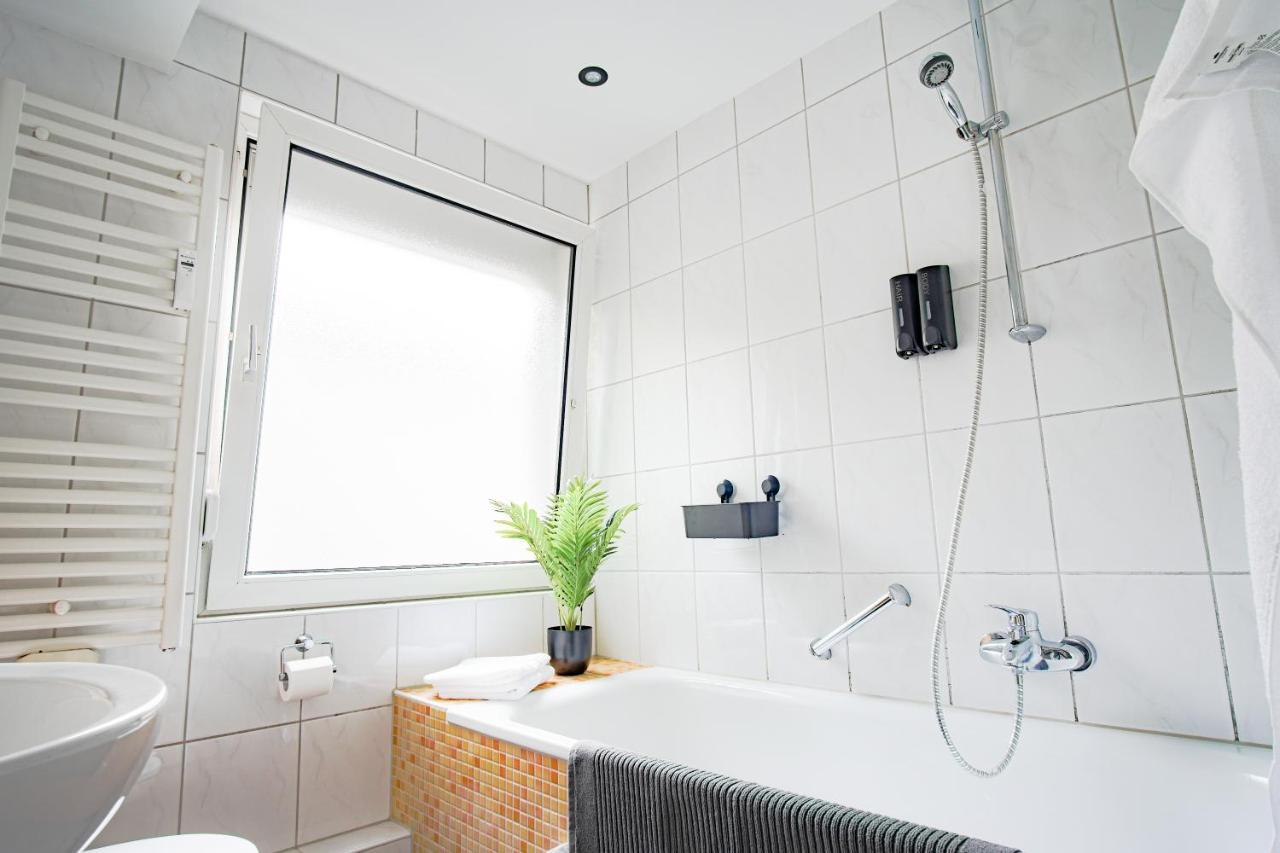 Homefy Bright And Cozy Holiday Apartment - Washer & Dryer - Free Parking Essen Exteriér fotografie